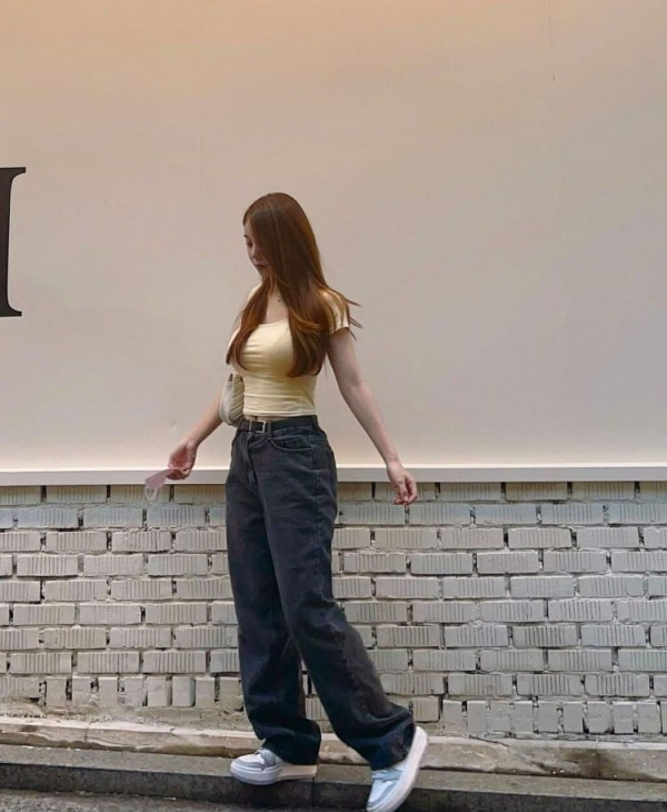 야한사진   밀착 반팔티를 즐겨 입는 누나