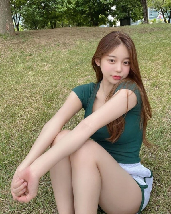 야한사진   밀착 반팔티를 즐겨 입는 누나