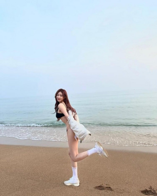 레알  한갱 인스타 해변의 비키니