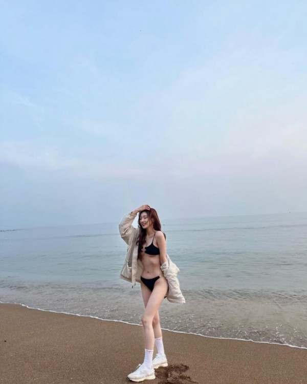 레알  한갱 인스타 해변의 비키니