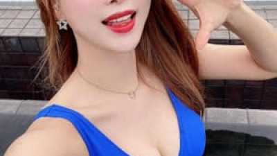 작살나는  김한나 치어리더 파란 수영복 각도 좋은 가슴골