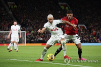 '호날두랑 뛰자' 맨유 벤치인데 연봉 800억!…사우디서 '충격 오퍼' 내밀었다