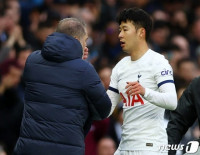 토트넘 감독의 극찬 리더가 필요했던 순간, 손흥민이 해냈다