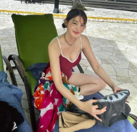 유인영, 휴가지에서도 빛나는 여신 아우라