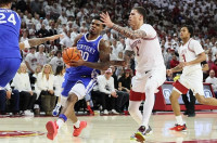 오웨의 24점 활약으로 켄터키, 15위 아칸소 원정에서 85-77 승리