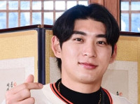 이정후, 새 시즌 우익수 전환…체력 관리 통해 유능한 외야수 증명해야