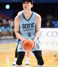 이정현, 허웅 상대 30점 활약…소노, KCC 제압하며 6강 경쟁 탄력