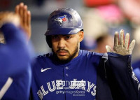 다저스 추격 위해 대규모 투자했지만…토론토, 주축 타자 수술·에이스 개막전 불발 악재