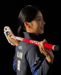 日 열렬히 환호 한국은 아이돌이 컬링, 너무 귀여워...'운명의 한일전' 패배도 뒷전