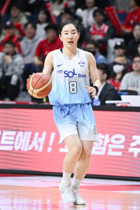 ‘통산 두 번째 10어시스트’ 김지영 “동료들 덕분에 웃었다”