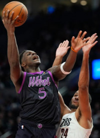 에드워스, 또?…관중석 향한 '난폭 투척'으로 벌금 3500만 원