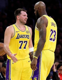 르브론 빠진 레이커스, 하치무라의 '뱅뱅' 실수에 돈치치 폭소 다시는 안 돼