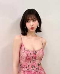 '크러쉬♥' 조이, 한줌 허리+단발 여신…핑크 드레스 '리즈 미모'