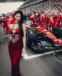 클라라 근황 포착, 중국풍 의상 입고 F1 행사 참석