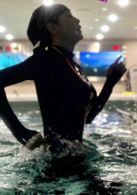 김혜수, 수영장에서 뽐낸 한 줌 허리…56세 안 믿기는 탄탄 건강 美