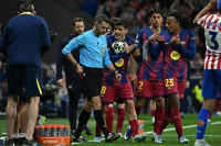 바르셀로나, 또다시 퇴장 악몽…AT마드리드에 2-1 승리에도 합계 2-3으로 4강 문턱에서 좌절