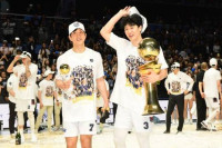 '형' 허웅을 따라 KCC로 합류한 '동생' 허훈, 첫 챔프전 우승과 MVP 동시 달성