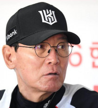 이건 야구가 아니다…ABS에 분노한 이강철 감독, 무엇을 말하고 싶었나